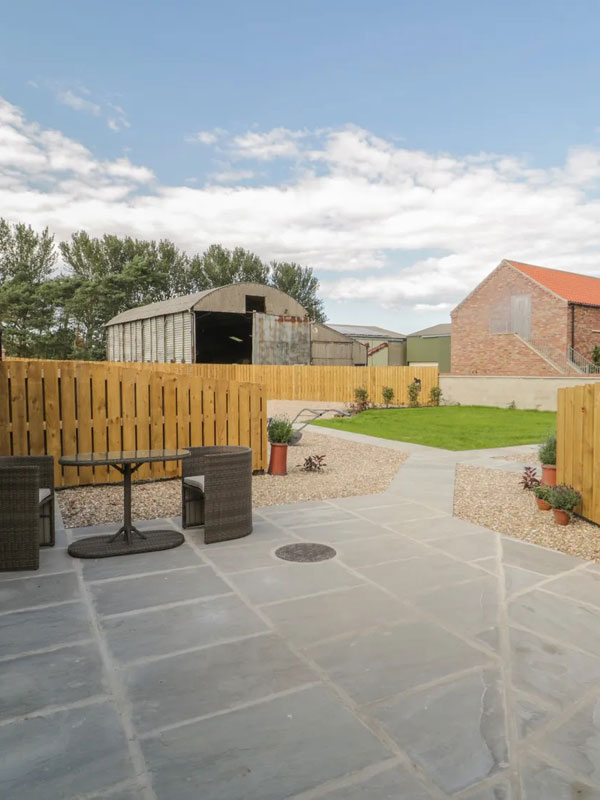 Kingfisher Corner - Outside Area