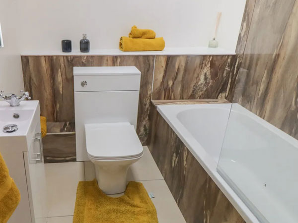 Plough Cottage - Bathroom