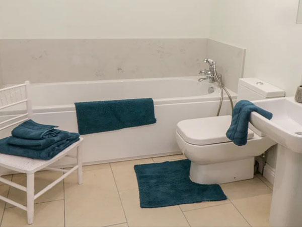 The Stables - Bathroom